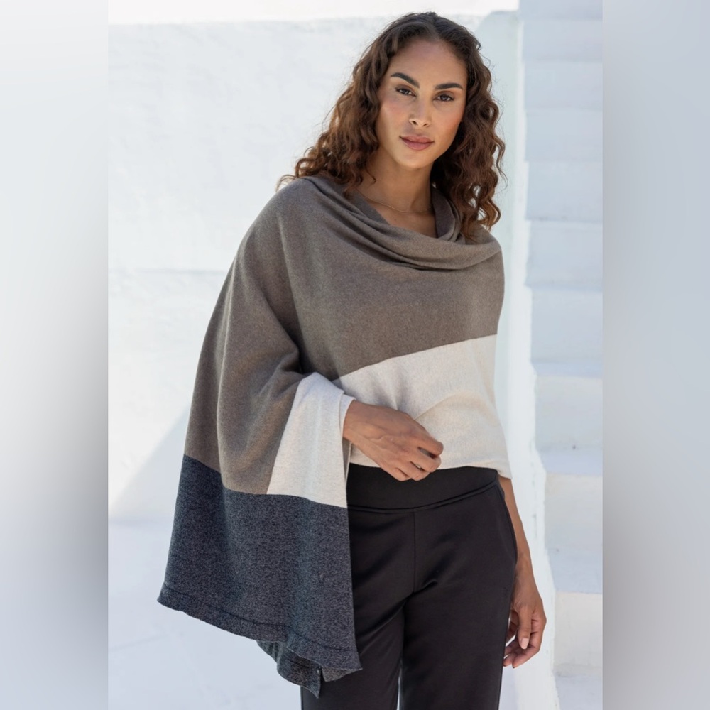 NWT
Zestt Organics Dreamsoft travel scarf- Brownstone Colorblock